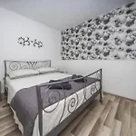 Dvori Vi Kovi-seven Bedroom With Swimming Pool Villa Podstrana