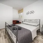 Dvori Vi Kovi-seven Bedroom With Swimming Pool Villa Podstrana
