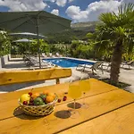 Dvori Vi Kovi-seven Bedroom With Swimming Pool * Podstrana