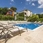 Dvori Vi Kovi-seven Bedroom With Swimming Pool Villa