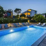 Villa Dvori Vi Kovi-seven Bedroom With Swimming Pool