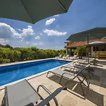 Villa Dvori Vi Kovi-seven Bedroom With Swimming Pool
