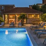 Dvori Vi Kovi-seven Bedroom With Swimming Pool
