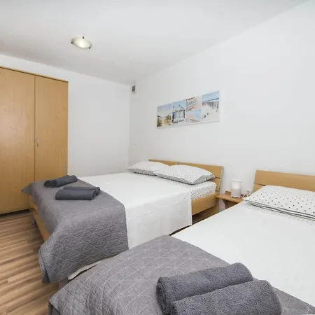 Dvori Vi Kovi-seven Bedroom With Swimming Pool *