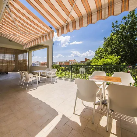 Dvori Vi Kovi-seven Bedroom With Swimming Pool * Podstrana