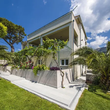 Dvori Vi Kovi-seven Bedroom With Swimming Pool Villa Podstrana