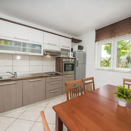 Dvori Vi Kovi-seven Bedroom With Swimming Pool Podstrana