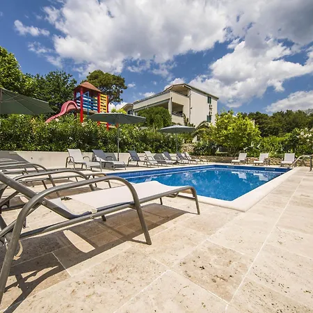 Dvori Vi Kovi-seven Bedroom With Swimming Pool * Podstrana