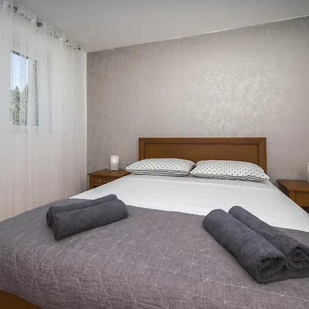 Dvori Vi Kovi-seven Bedroom With Swimming Pool