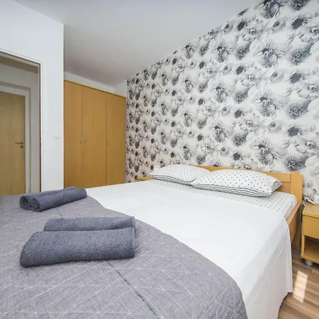 Dvori Vi Kovi-seven Bedroom With Swimming Pool *