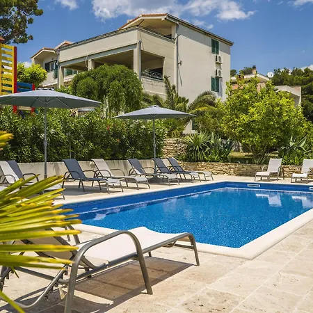 Dvori Vi Kovi-seven Bedroom With Swimming Pool