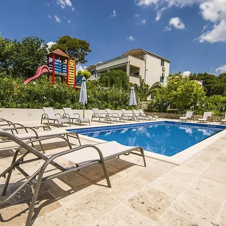 Dvori Vi Kovi-seven Bedroom With Swimming Pool Villa