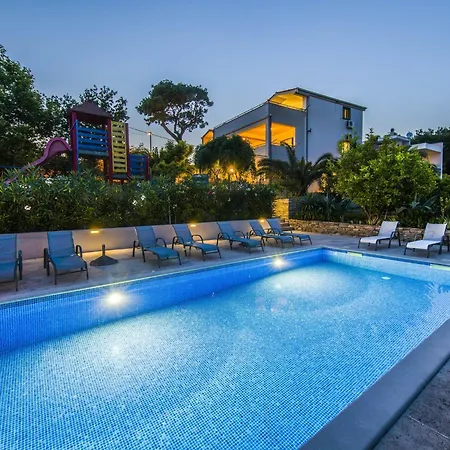 别墅 Dvori Vi Kovi-seven Bedroom With Swimming Pool