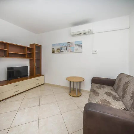 Villa Dvori Vi Kovi-seven Bedroom With Swimming Pool Podstrana