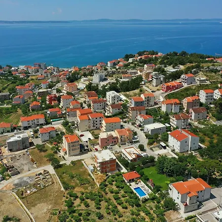 Dvori Vi Kovi-seven Bedroom With Swimming Pool *