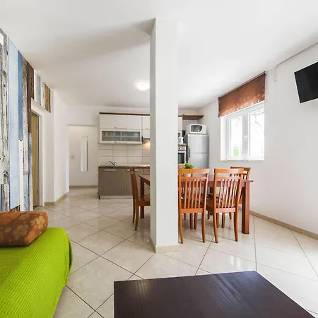Dvori Vi Kovi-seven Bedroom With Swimming Pool Podstrana