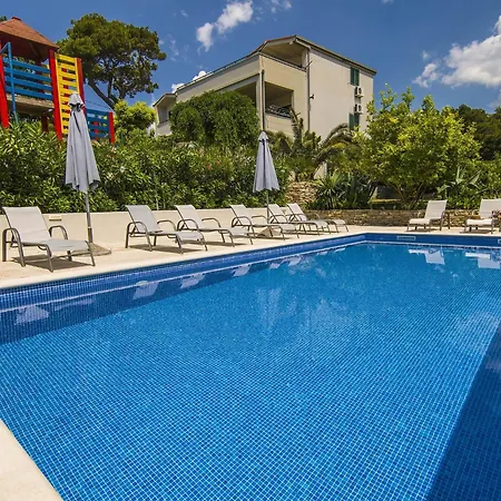 Dvori Vi Kovi-seven Bedroom With Swimming Pool 别墅 *
