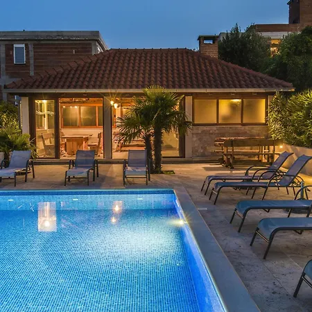 Dvori Vi Kovi-seven Bedroom With Swimming Pool