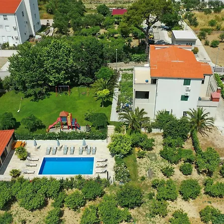 Dvori Vi Kovi-seven Bedroom With Swimming Pool Villa Podstrana