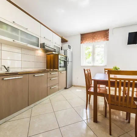 Dvori Vi Kovi-seven Bedroom With Swimming Pool Podstrana